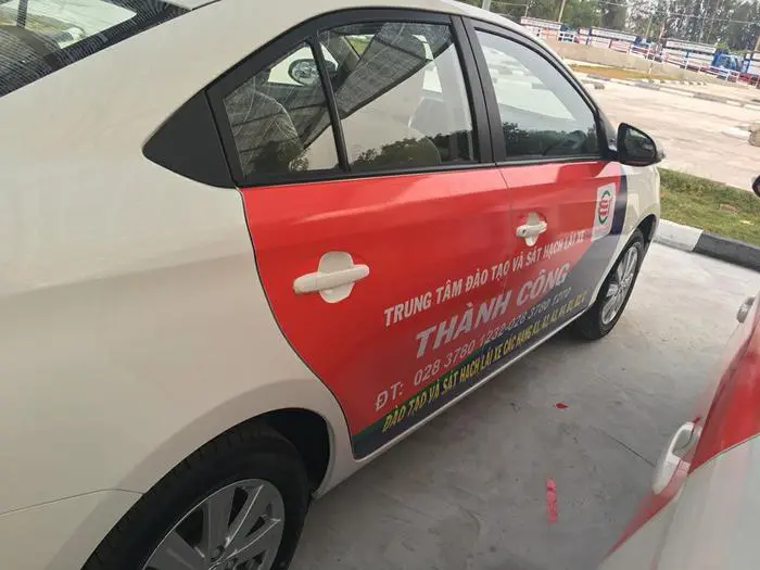 Thiết kế decal quảng cáo trên xe ô tô tại Hồ Chí Minh